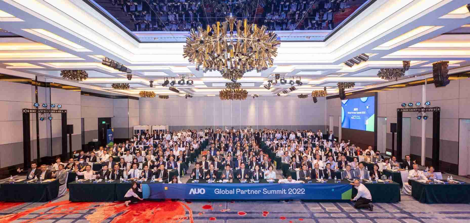 友達推動「安心、、、、創新、、、、用心、、同心、、、盡心」五星職旅，，，，為菲籍員工打造全方位照護，，首度贏得「人權實踐與發展領袖獎」殊榮